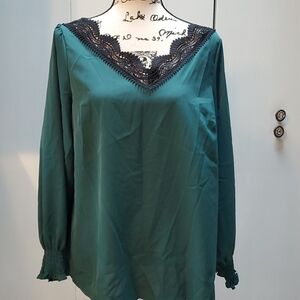 Womens Emerald Green Crochet neckline Vneck Satin Top Sz.Large